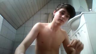 Gay Solo Amateur Boy Jerks Off – HD Gay Scene