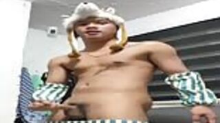 Asian QT making milk