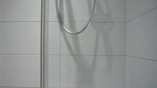Jerking and cumming in the shower - Boyke18