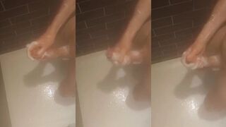 Shower Jerk Turns Into Piss