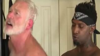 lucky Daddy Acquires A Hard darksome 10-Pounder